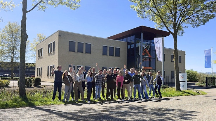 Foto team X-com bij artikel