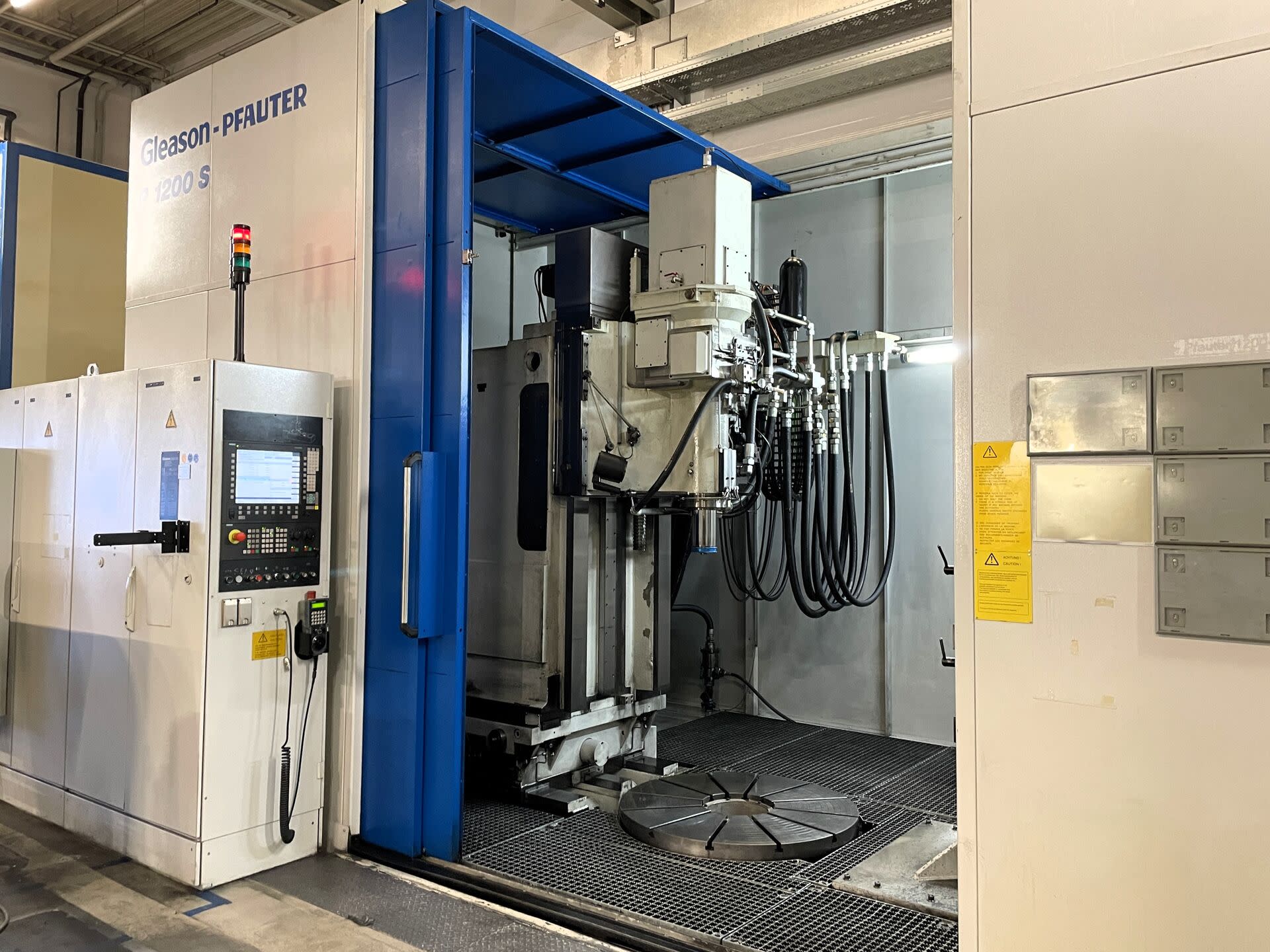 GLEASON-PFAUTER P 1200 S CNC-Wälzstoßmaschine