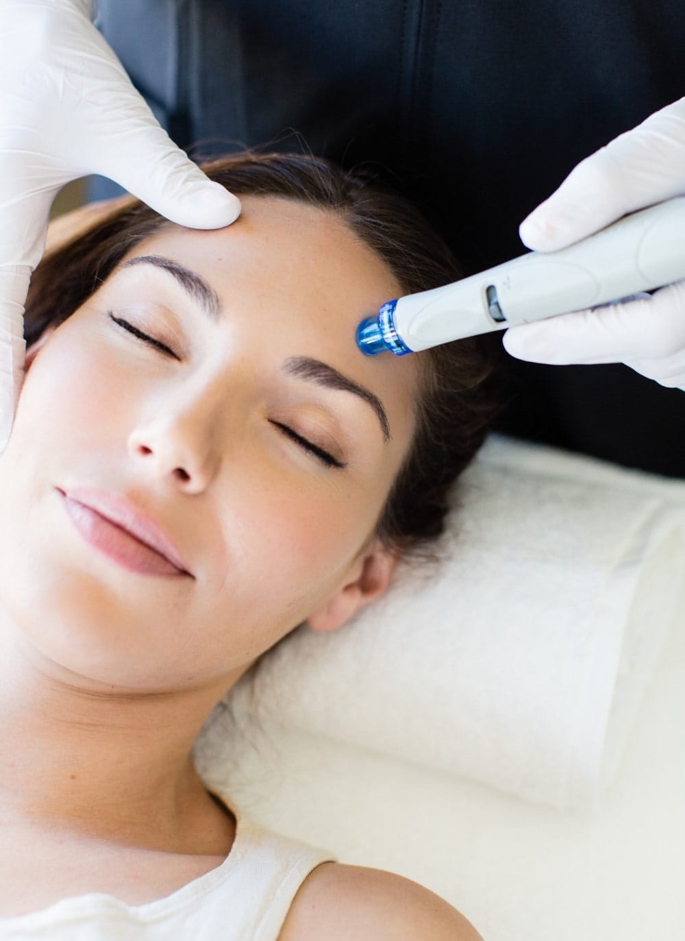 woman getting a hydrafacial