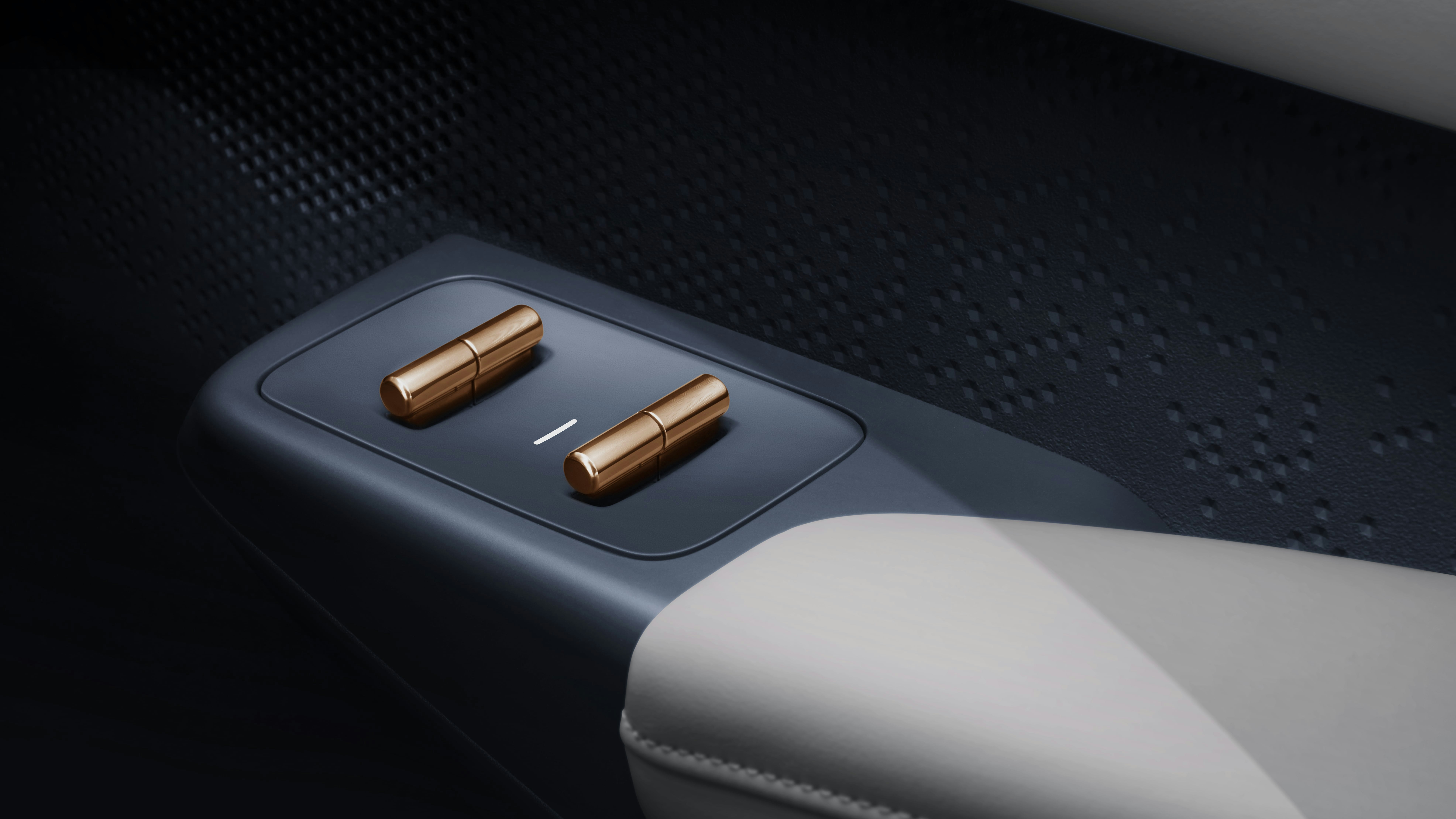 1751610885-zeekr-x-button-min.jpg