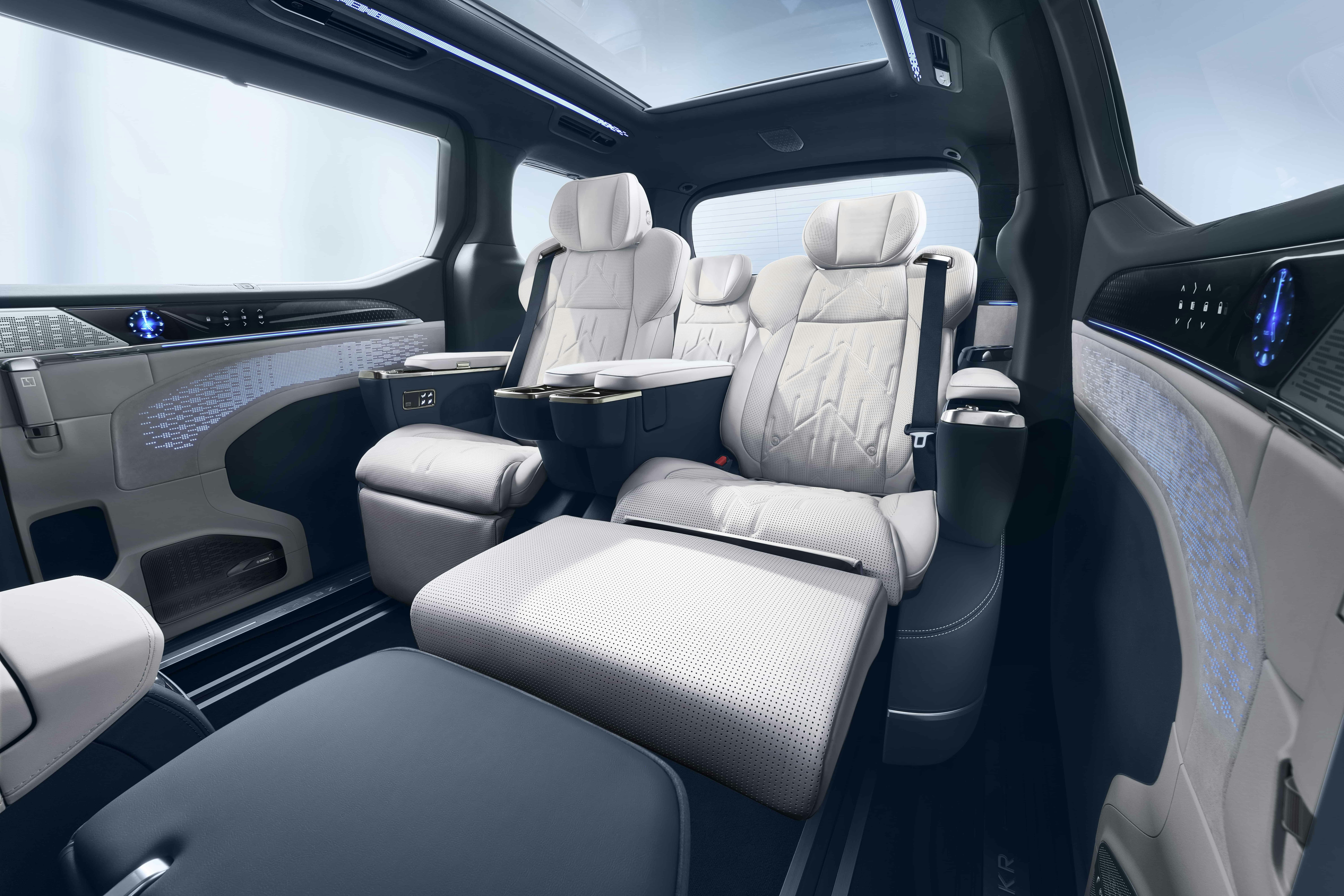 1751612636-rhd-zeekr-009-recliner-min.jpg
