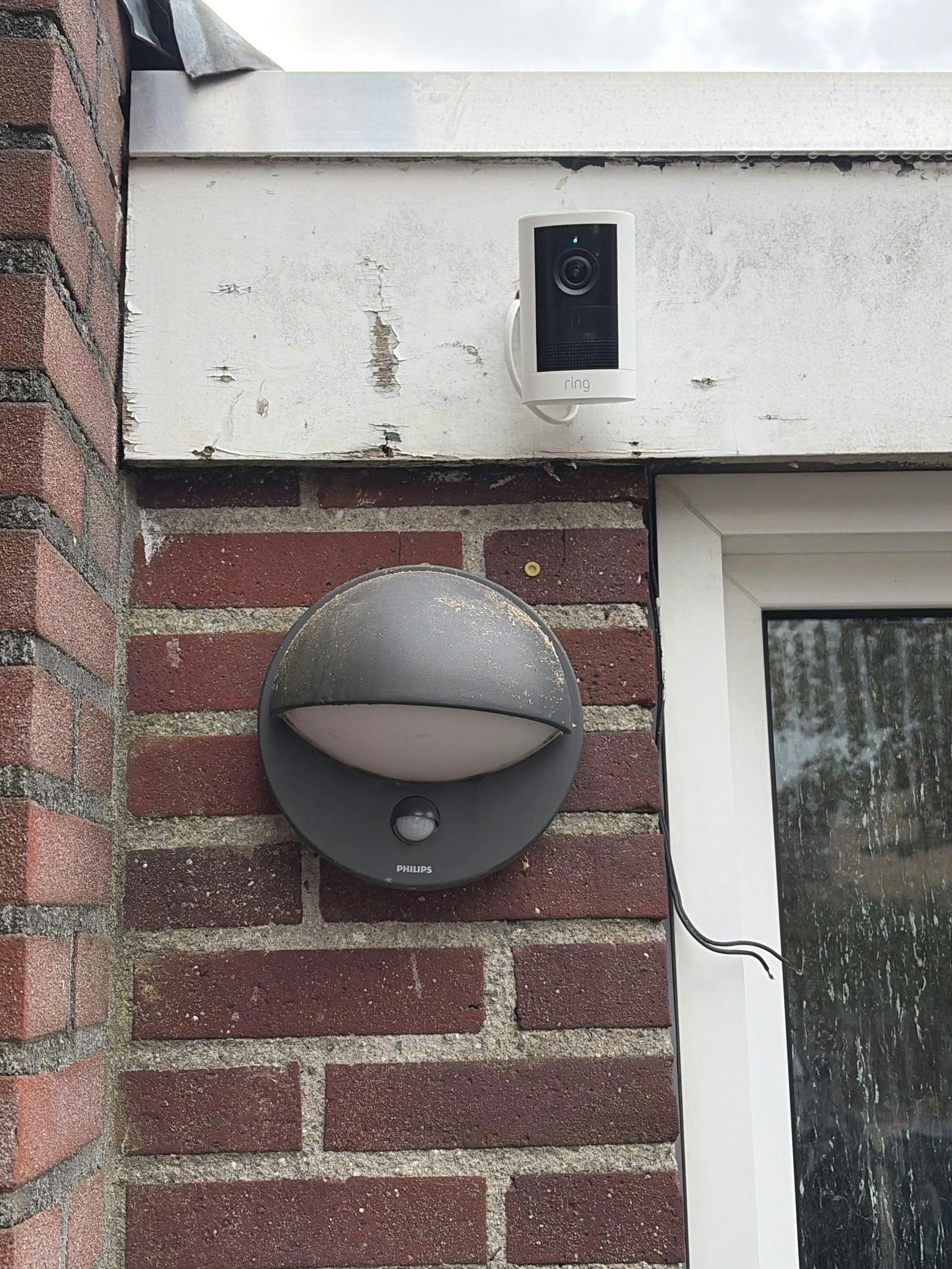 Ring Outdoor Camera 2K plug-in zwart of wit thuis bij Minke, een tester