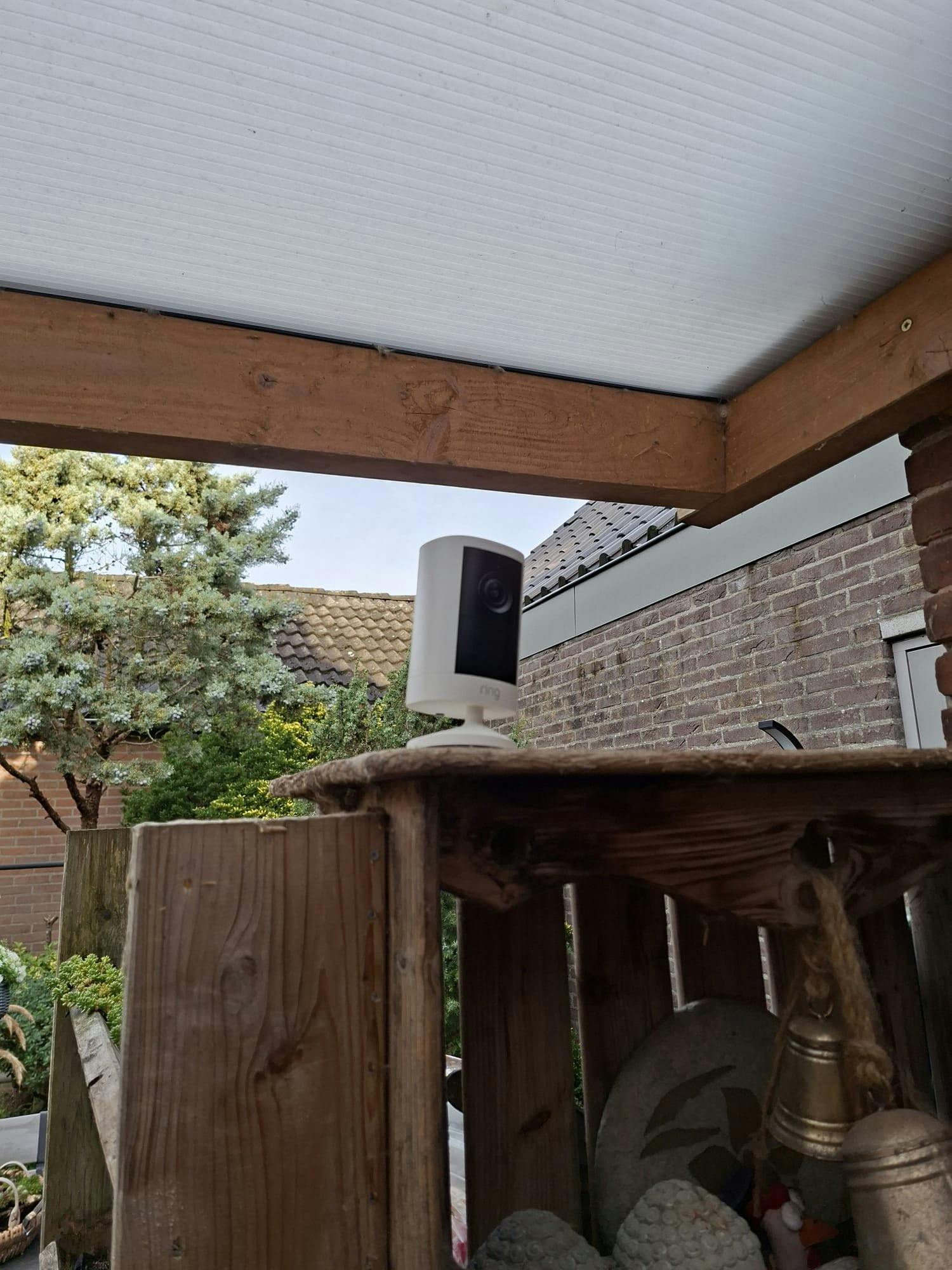 Ring Outdoor Camera 2K plug-in zwart of wit thuis bij Anneliese, een tester