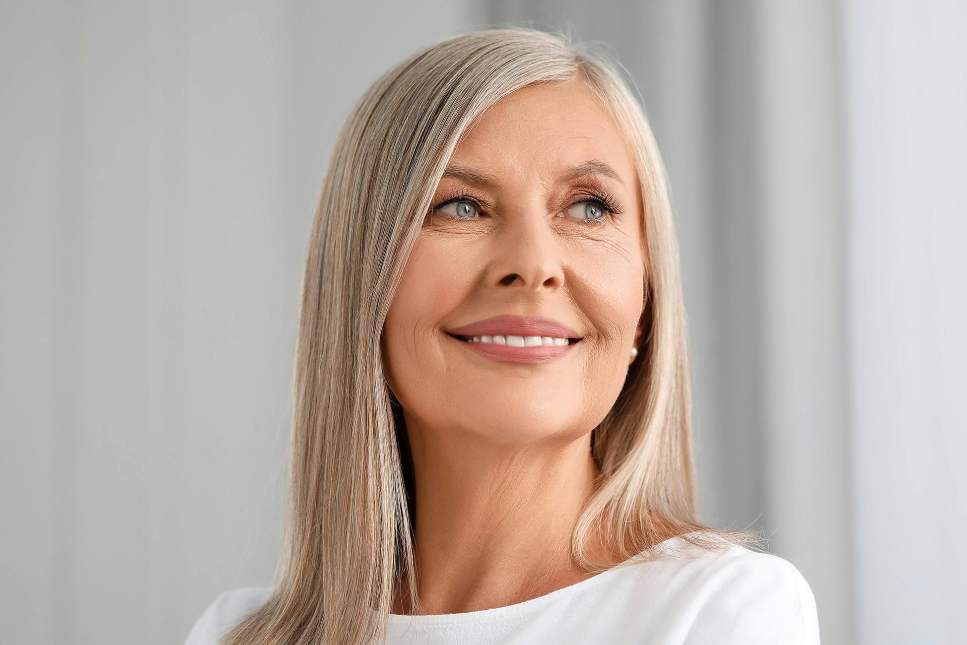 woman with blonde/greyish hair