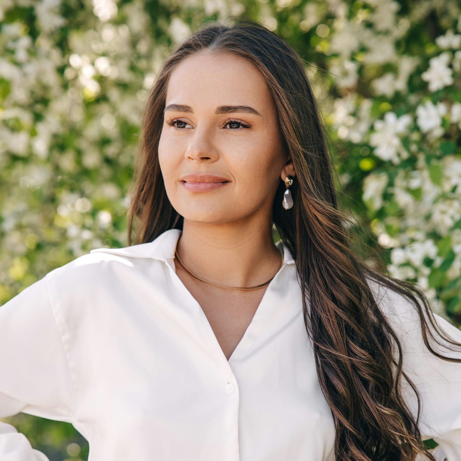 woman with wavy brown hair