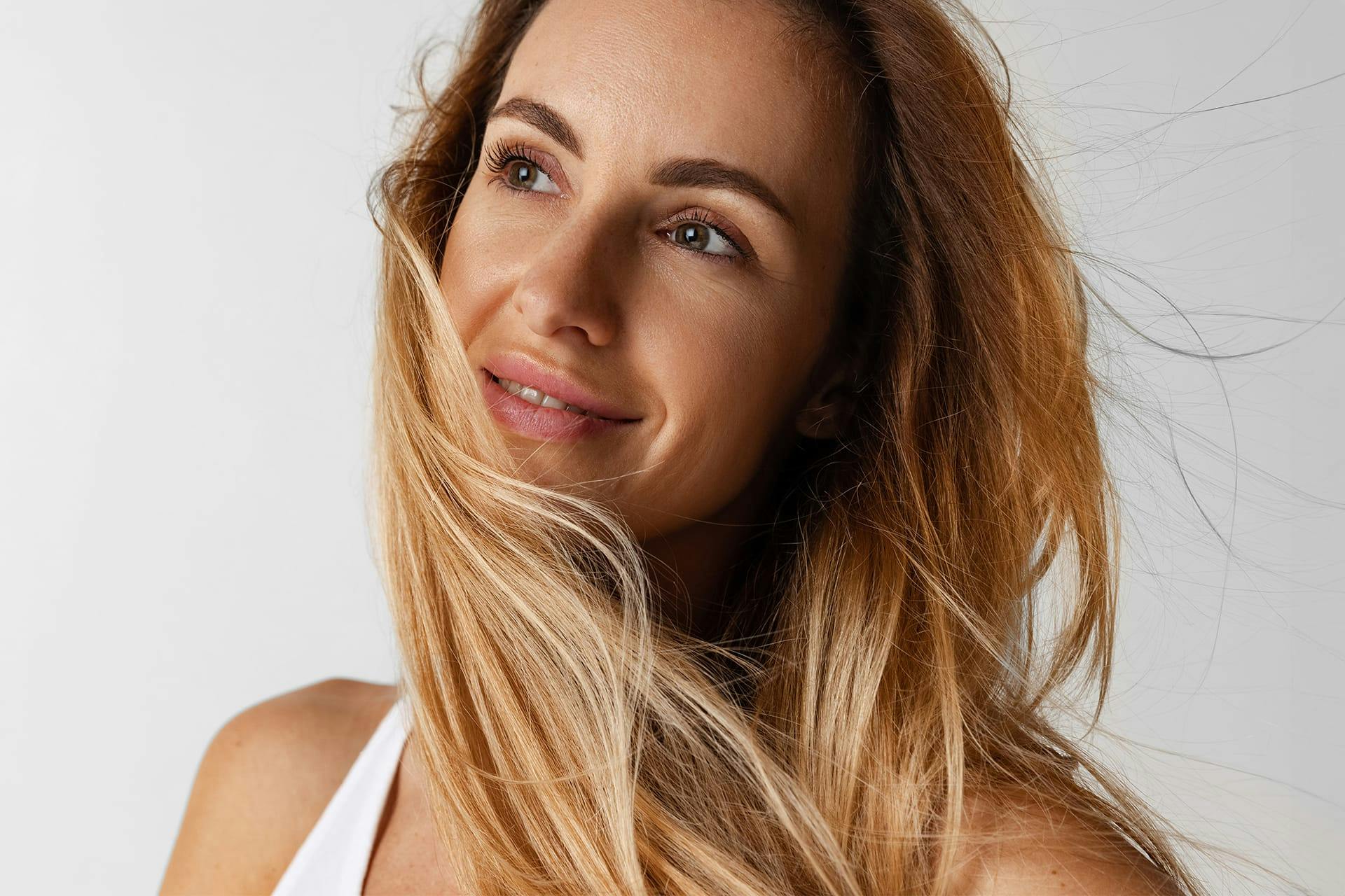 woman with long blonde hair