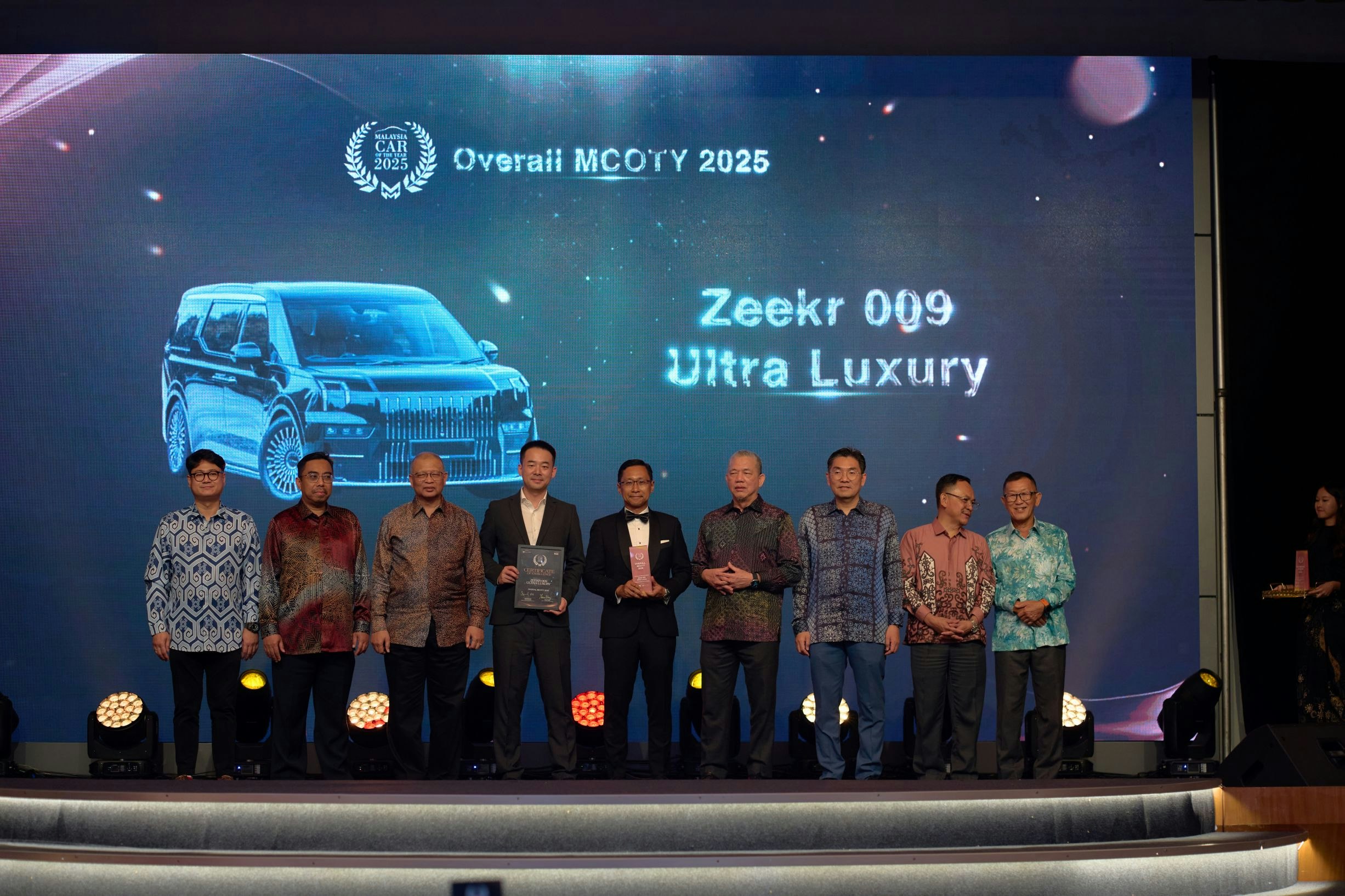 Zeekr 009 Ultra Luxury Wins Malaysia Car of the Year at MCOTY 2025