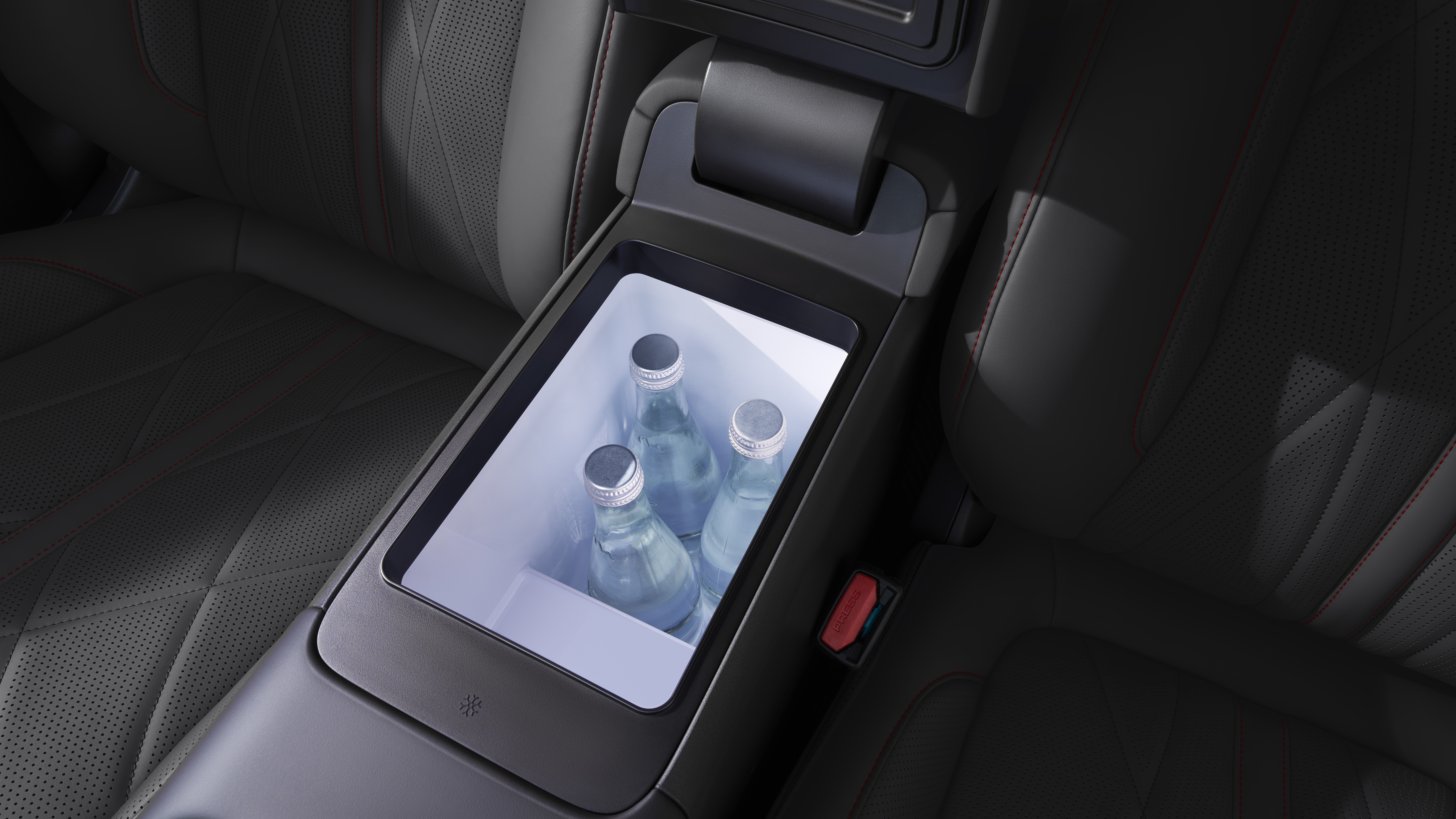1782123219-rhd_zeekr-x_interior_full-black_car-refrigerator.jpg