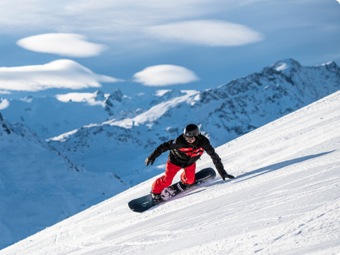 snowboarder carving