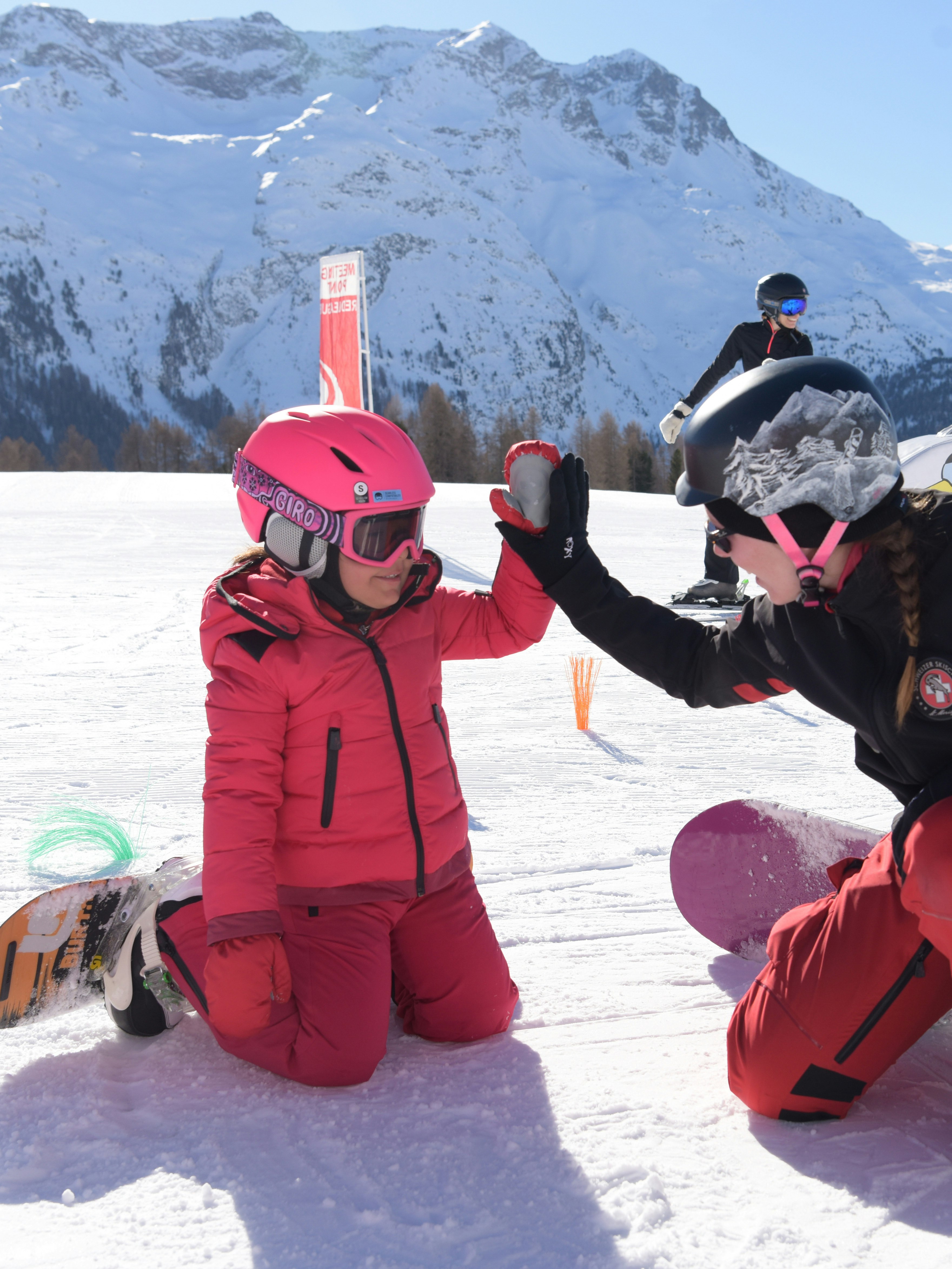 Skischool St. Moritz snowboard class kids