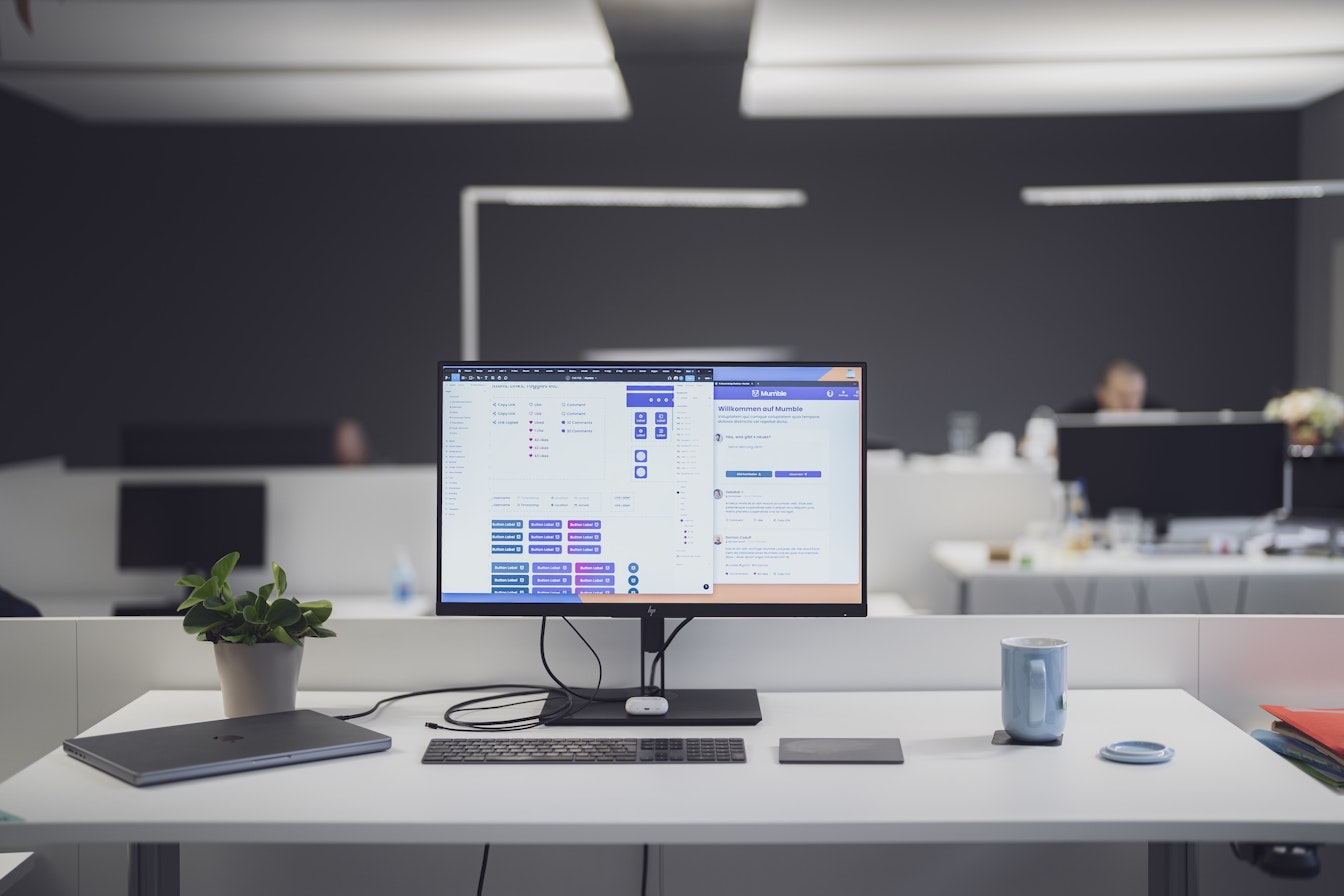 Bild eines Computers im smartive Büro in Zürich