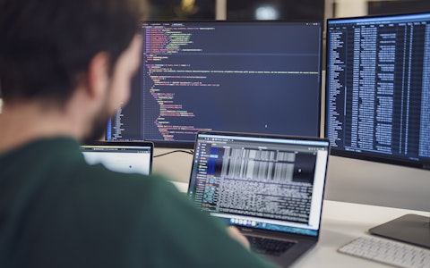 Entwickler am Computer