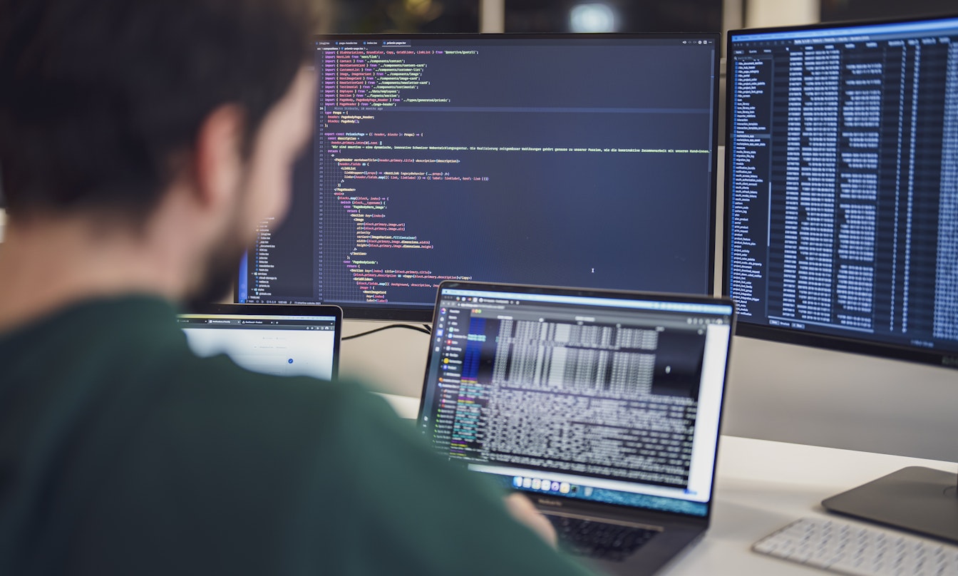 Entwickler am Computer