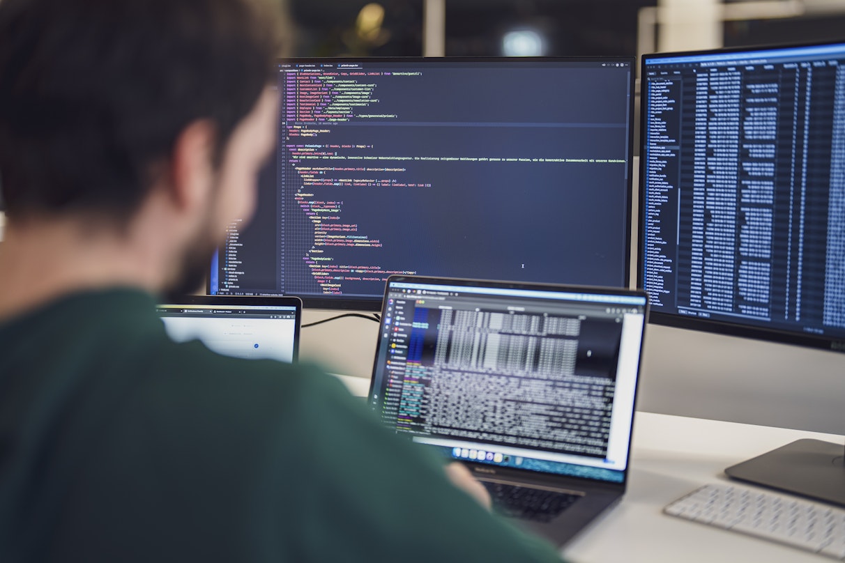 Entwickler am Computer