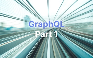 Unscharfes Bild von Bahngleisen mit dem in der Mitte eingeblendeten Text „GraphQL Teil 1“.