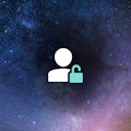 Symbol einer Person und eines Schlosses auf einem galaktischen Hintergrund als Symbol für sichere persönliche Daten.