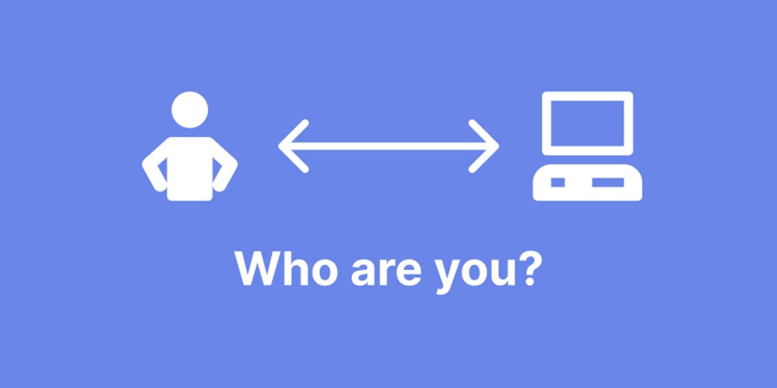 Symbol einer Person und eines Computers mit einem Doppelpfeil dazwischen. Der Text darunter lautet „Wer bist du?“.