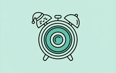 Minimalistische Strichzeichnung eines Weckers mit schlafendem Gesicht und Nachtmütze, auf hellblauem Hintergrund.