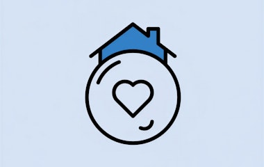 Ein einfaches Symbol, das ein Haus mit einem Herz in einem Kreis davor auf einem hellblauen Hintergrund zeigt.