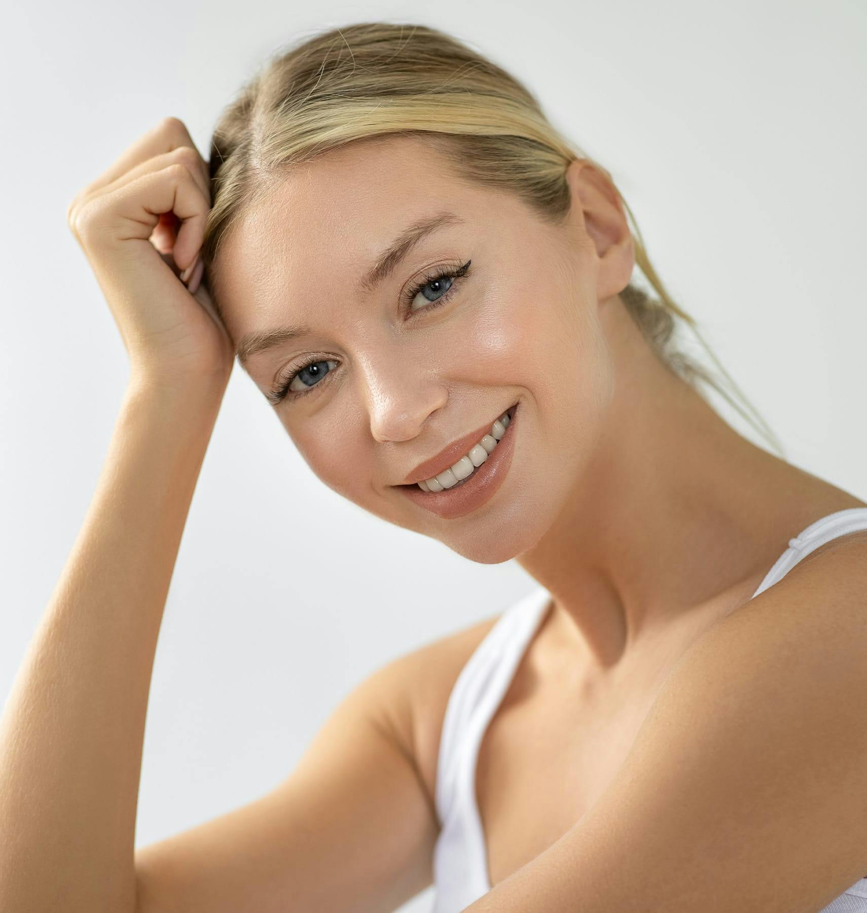 woman leaning on her hand