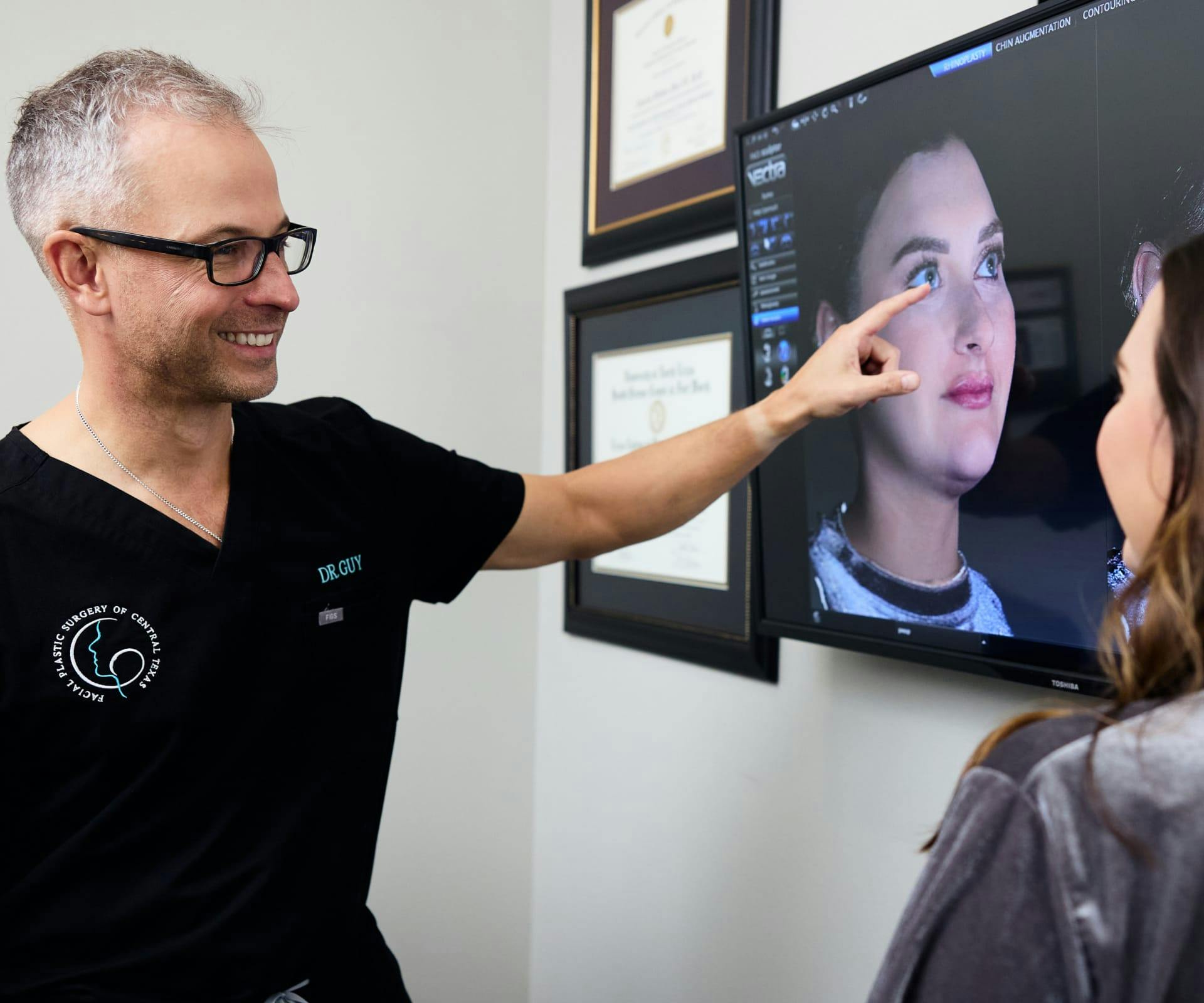 Dr. Guy pointing to patient's eyes in 3D imaging
