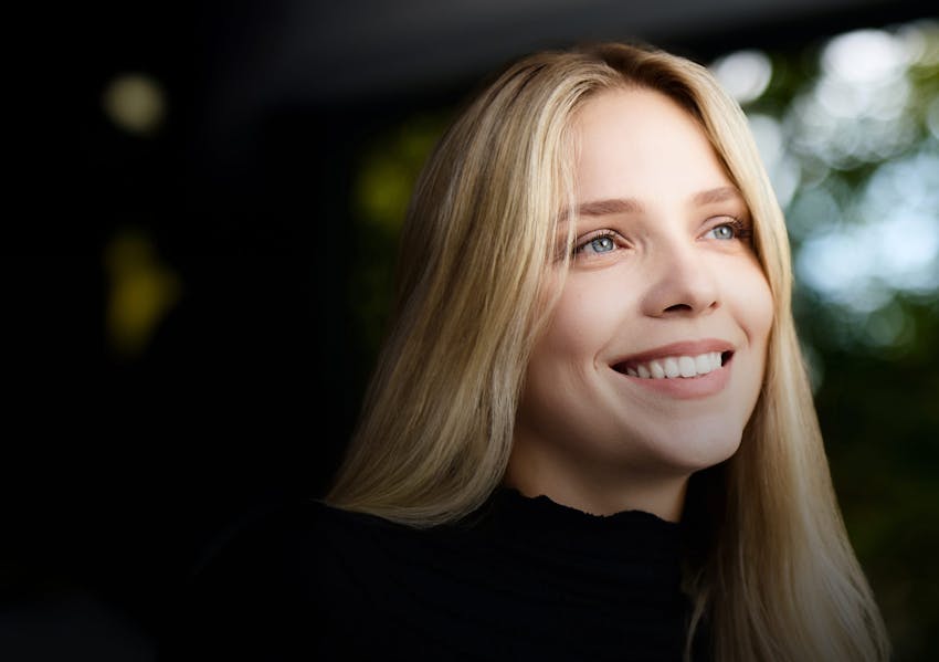 woman with long blonde hair