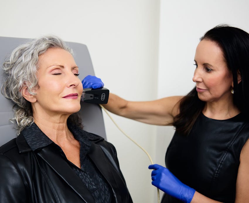 Rebecca administering Morpheus8