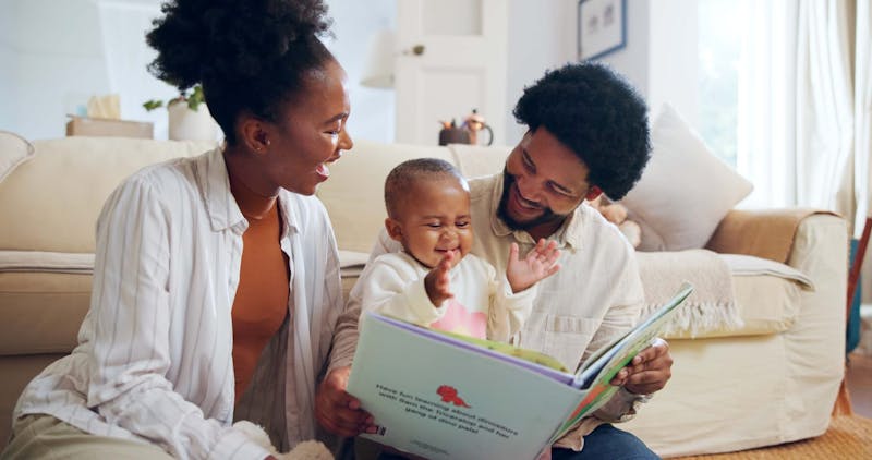 parents reading to their kid