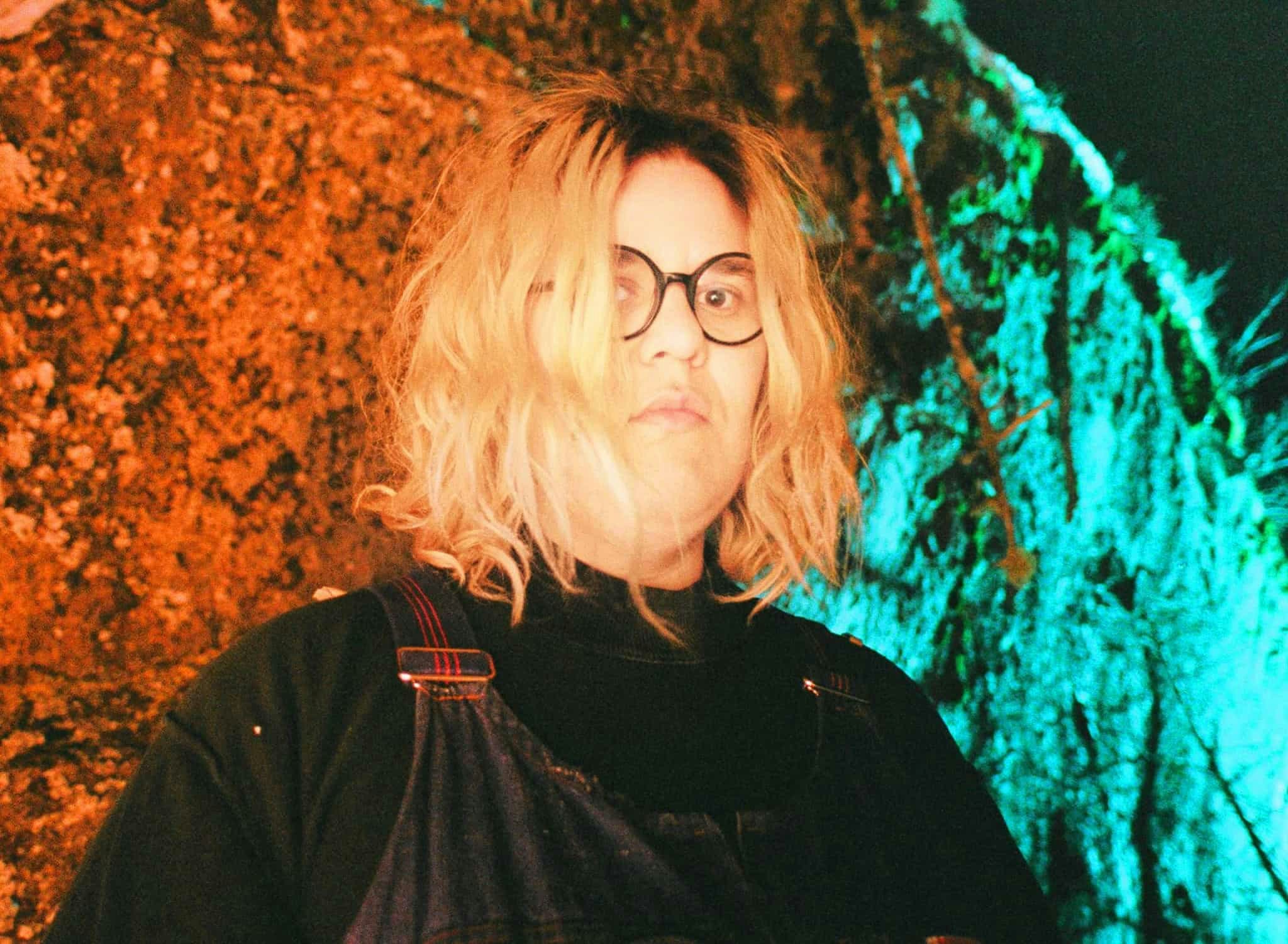 safianolin_credit_jean-francoissauve_43210010-1548429609-copie.jpg Portrait of artist Safia Nolin.