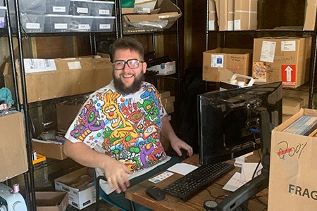 100ElectronicaOffice2.jpg 100% Electronica Staff Member