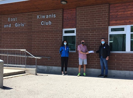 Ernie Addezi and Diandra Giannattasio handing a cheque to Kiawanis leadership