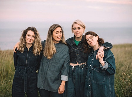 Pillow_Queens_Rich_Gilligan.jpg Pillow Queens press photo