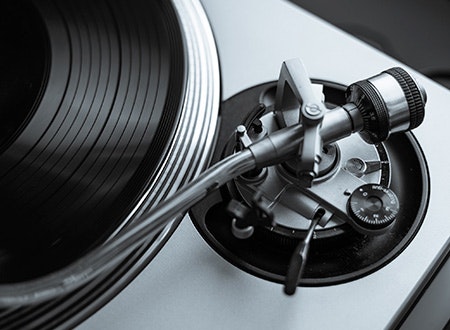 Vinyl record turntable tonearm