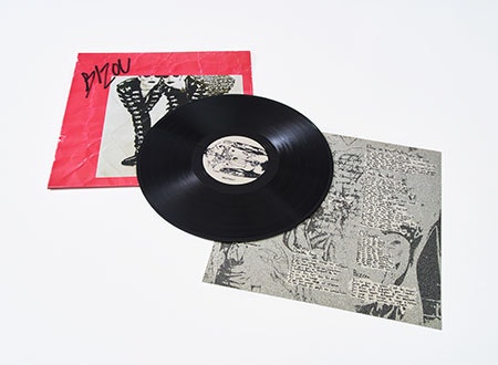 j1QfZeVE-express_0006_041024_PrecisionPressing_Bizou_Overhead.jpg BIZOU by Alix Fernz Vinyl LP shown outside of its sleeve.