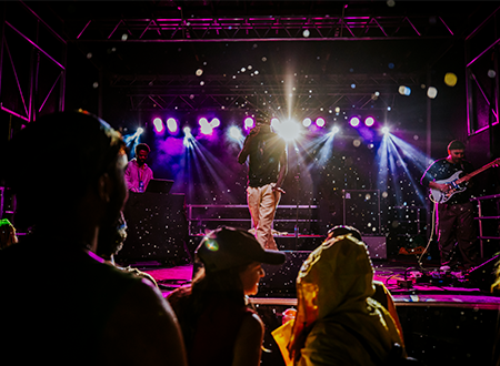 xtrTm3A3-JUAN_UpHere_Day2_122.png TOBi performing onstage.