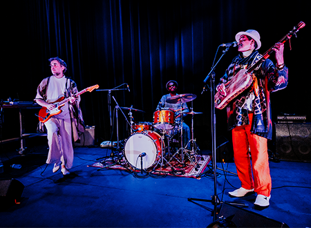 JUAN_UpHere_Day2_037.png Yonatan Gat and Maalem Hassan BenJafaar performing onstage.