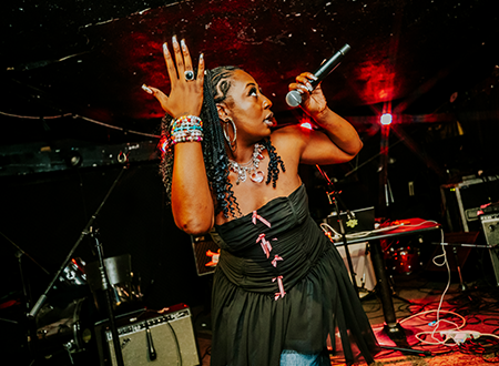 Sydanie performing onstage.