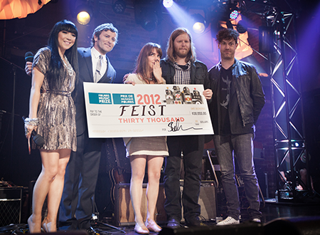 Feist winning Polaris Music Prize.
