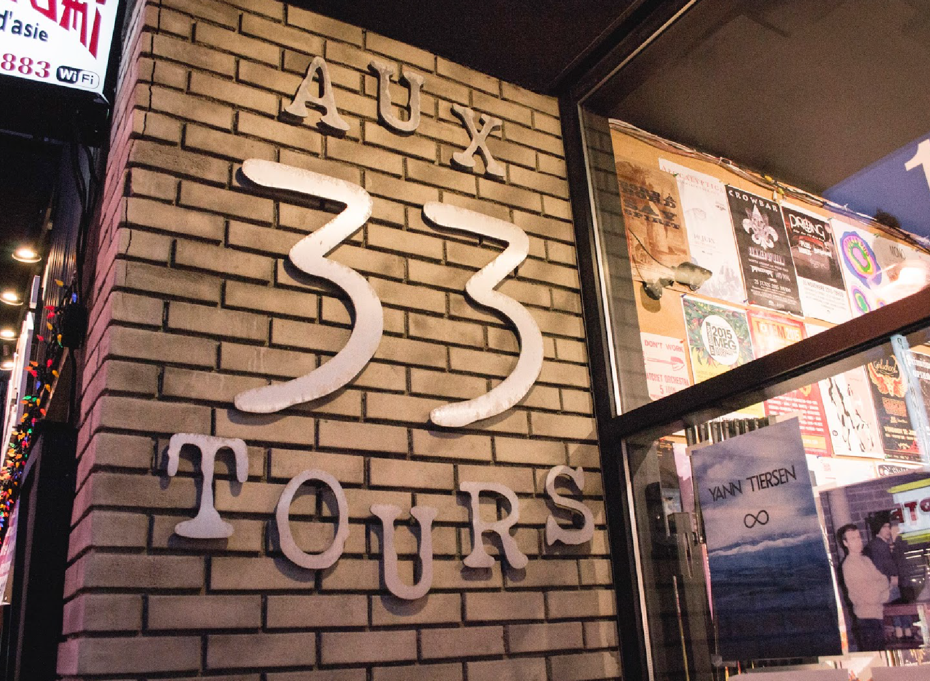 AUX 33 Tours storefront