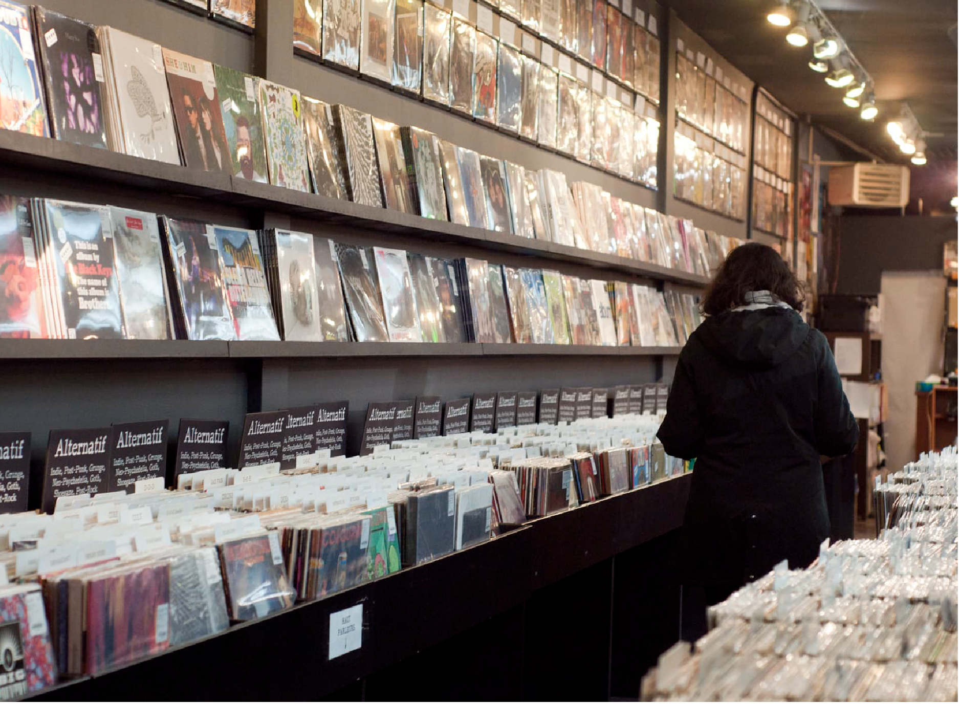 Person shopping at Aux 33 Tour record store.