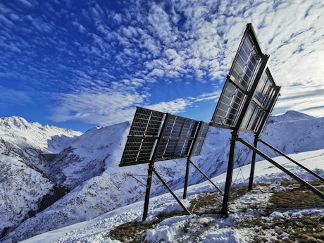 Testanlage Sedrun Solar, zeitiges Frühjahr