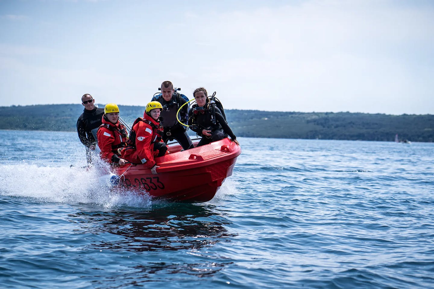 HYDRA 450 RESCUE on waves