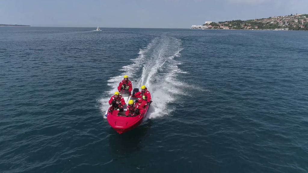 Rescuers in HYDRA 450 RESCUE