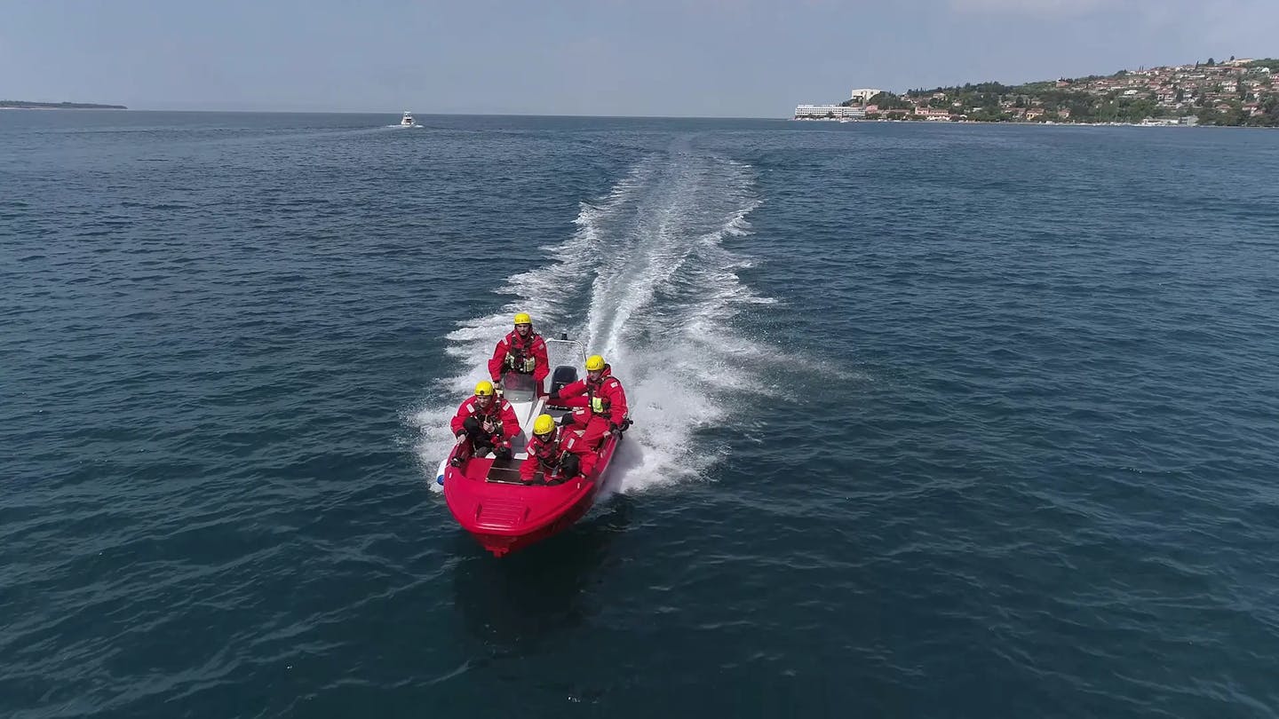 Rescuers in HYDRA 450 RESCUE