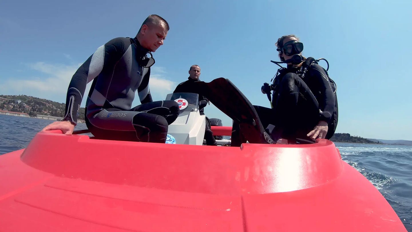 Rescuers in HYDRA 450 RESCUE