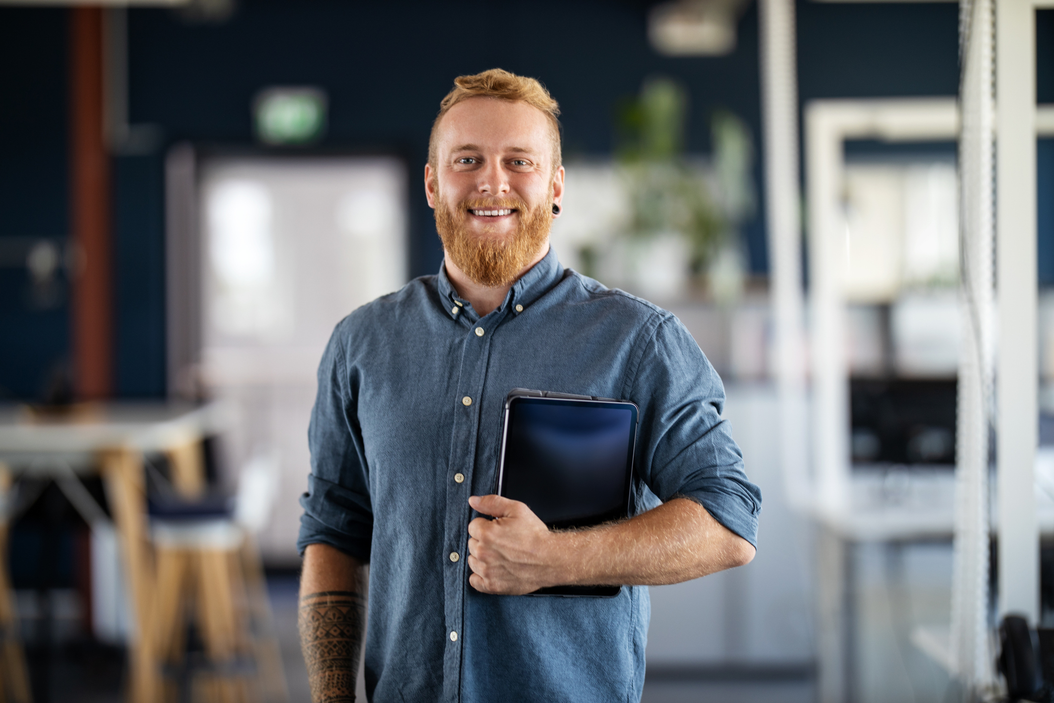 it technician helping with advisory services
