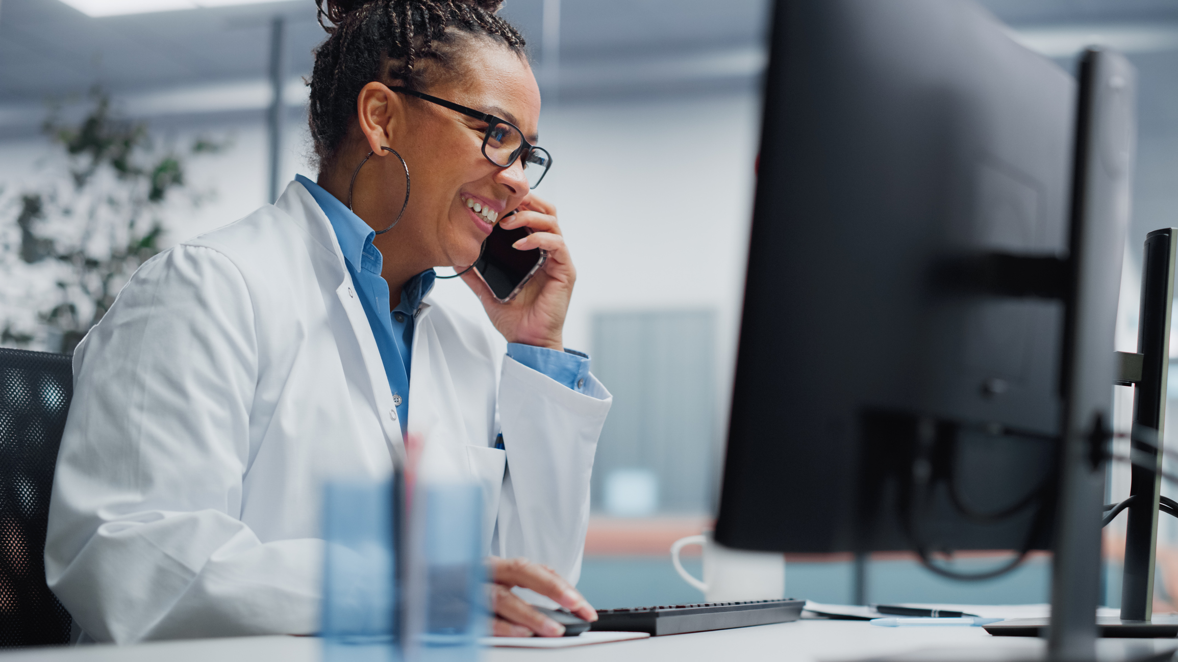 woman at a computer assisting in backup and recovery it solutions