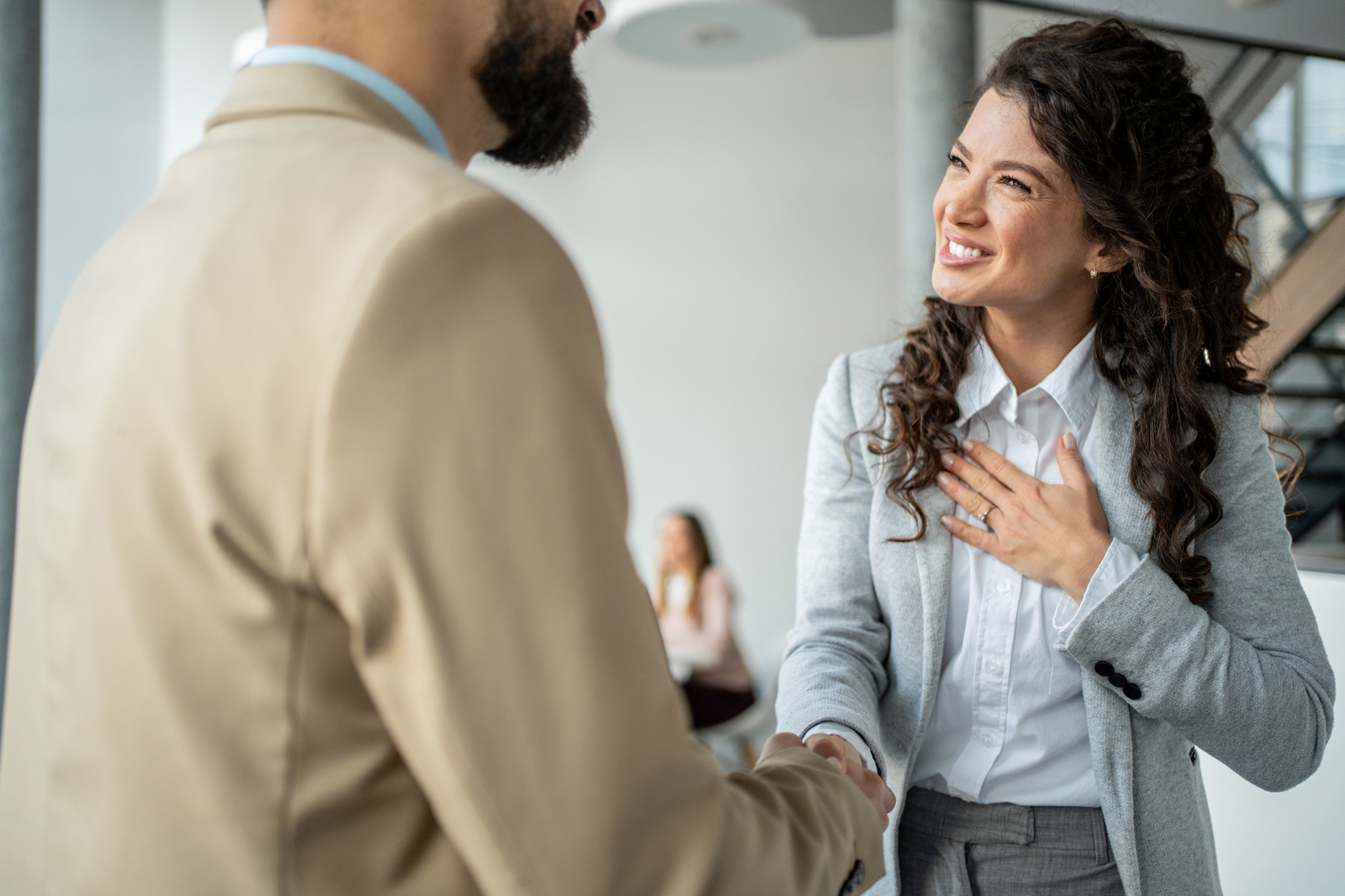 2 IT professionals talking