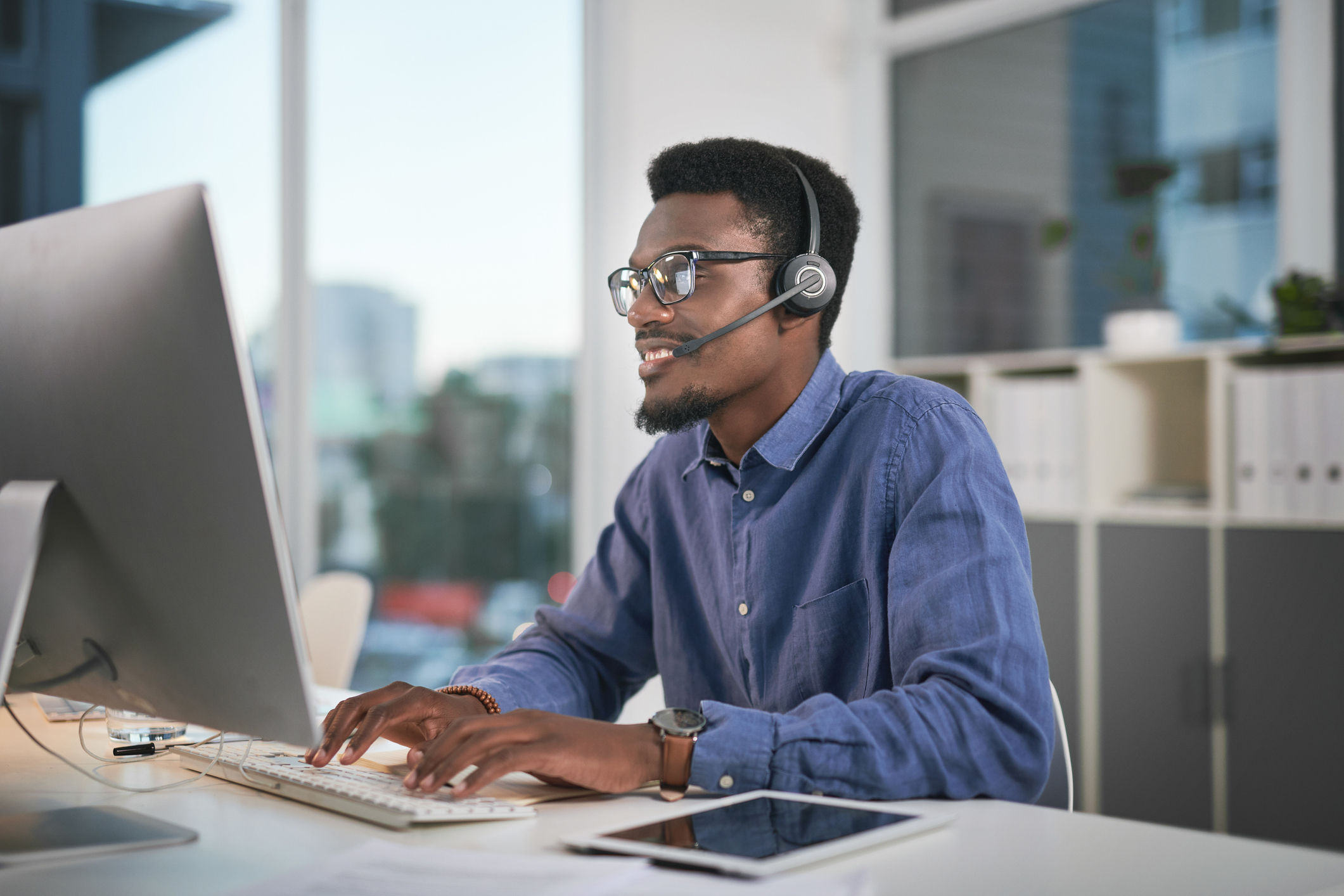 IT Technician Helping a Customer Manage Their Computer