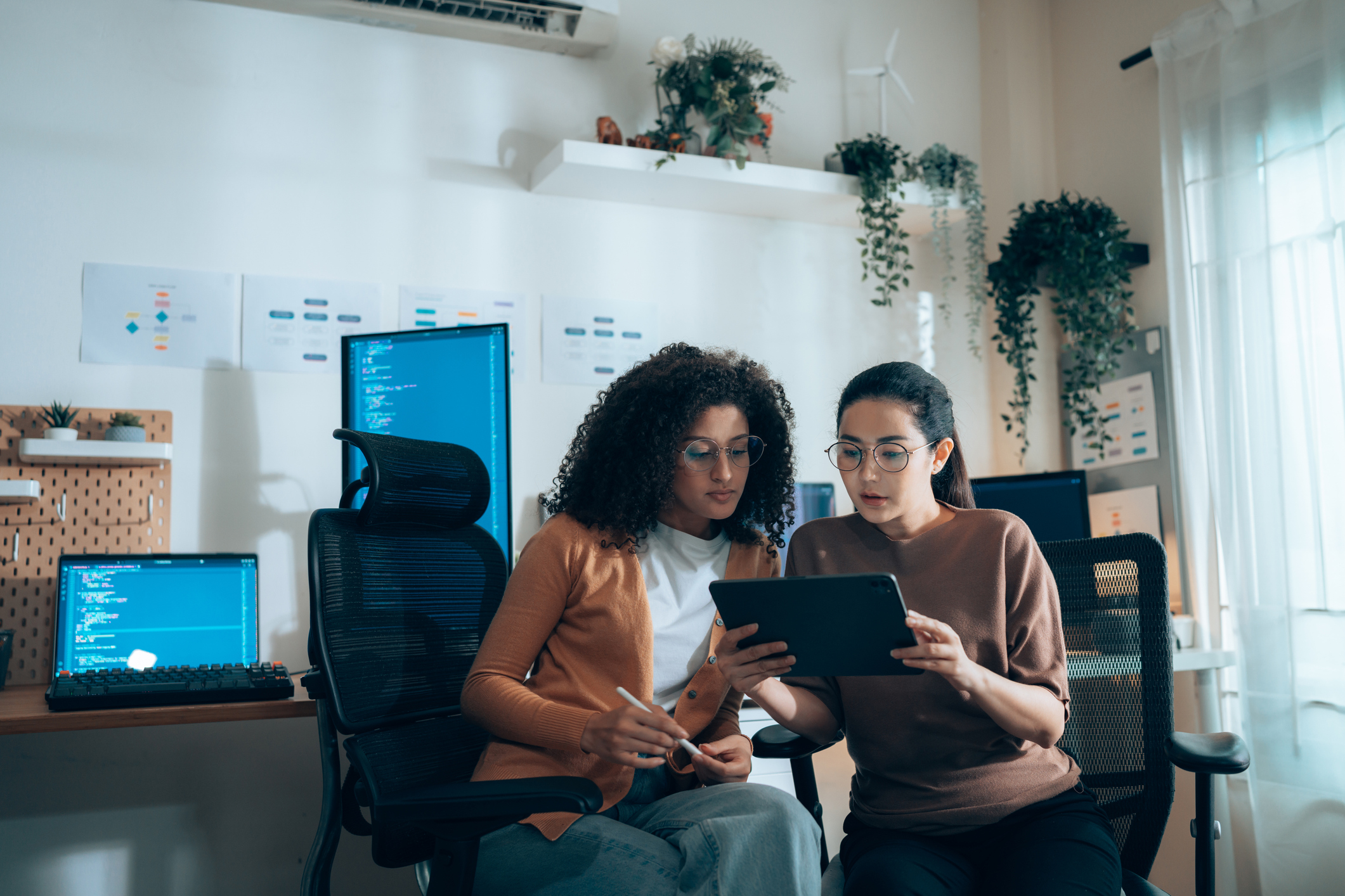 Two IT Professionals Collaborating on a Project Strategy
